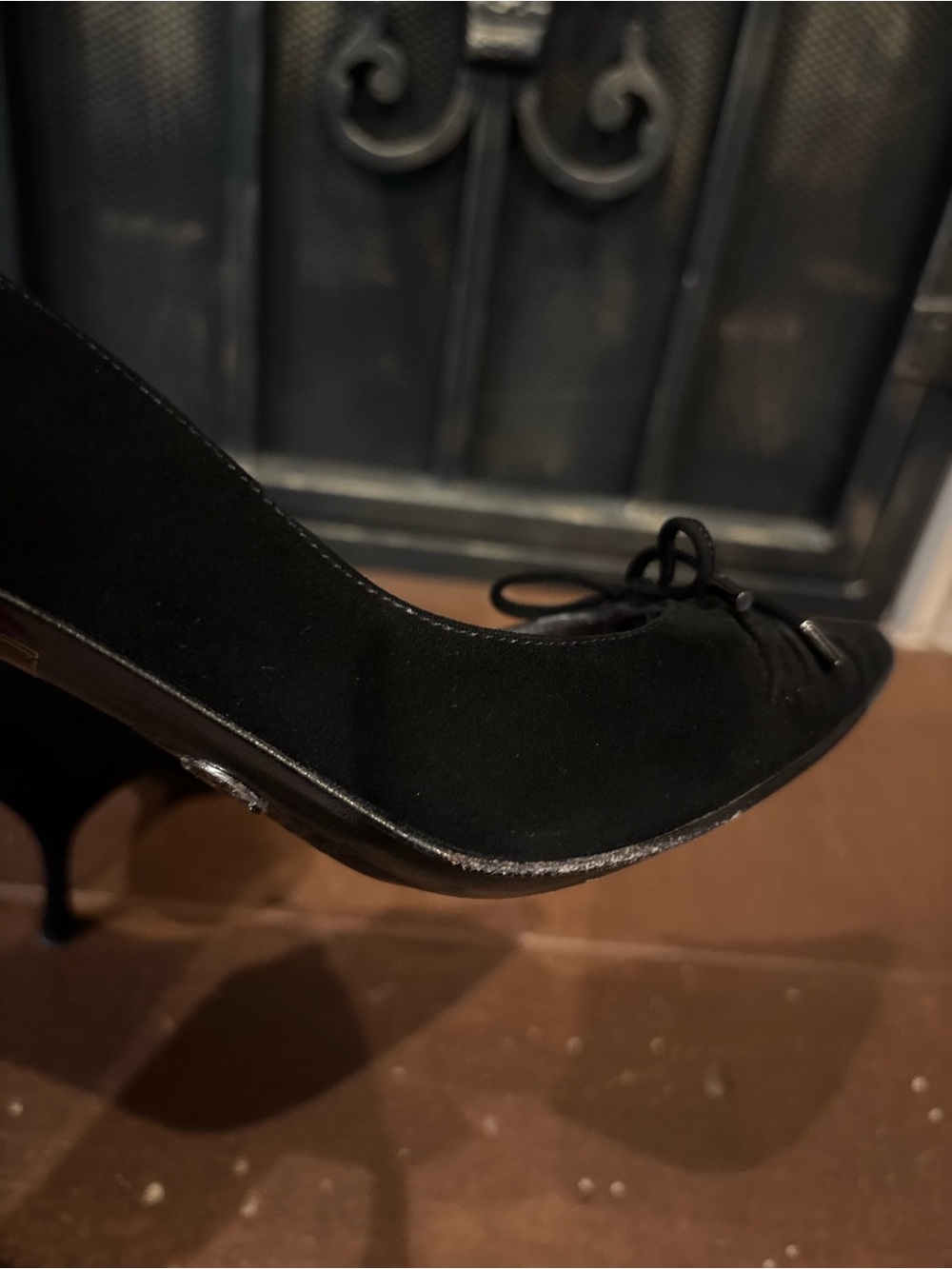 Dolce & Gabbana Pointed-Toe Suede Pumps with Bow Detail - Picture 7 of 8